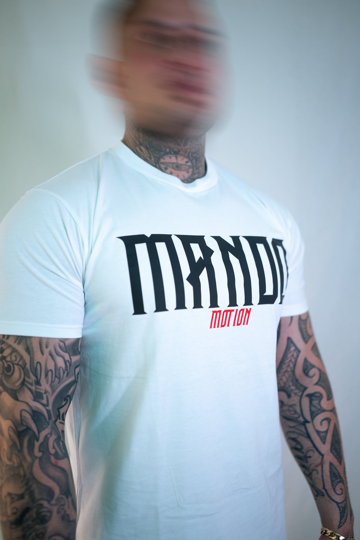 CLASSIC FIT WHITE MANDO TEES