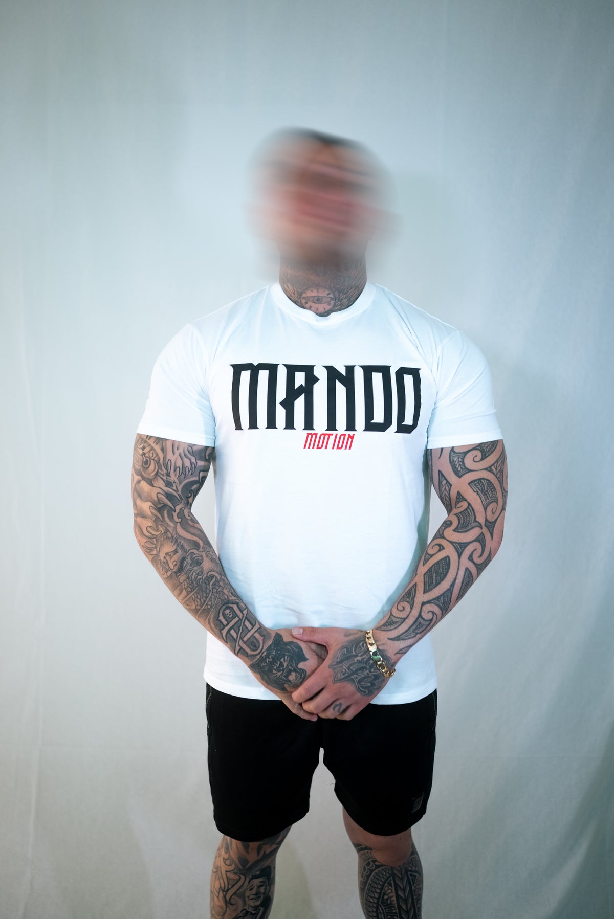 CLASSIC FIT WHITE MANDO TEES
